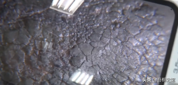 韓國大叔每天用鞋油抹臉，陪伴妹妹街頭流浪10年，只因親情的力量