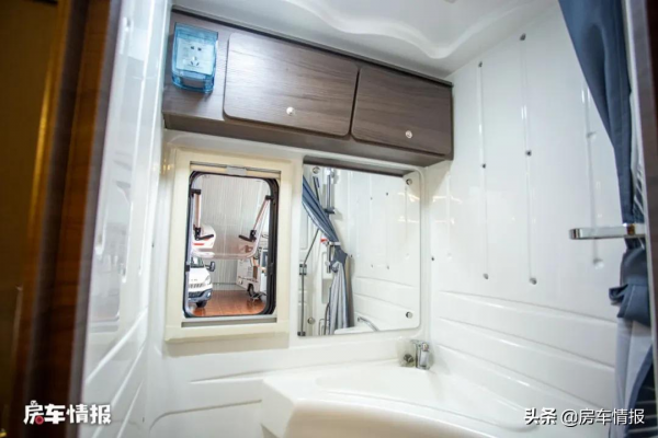 大品牌主流房車啥樣?空間夠大水電充足,6口人長途旅行也無憂 大品牌主流房車啥樣?空間夠大水電充足,6口人長途旅行也無憂