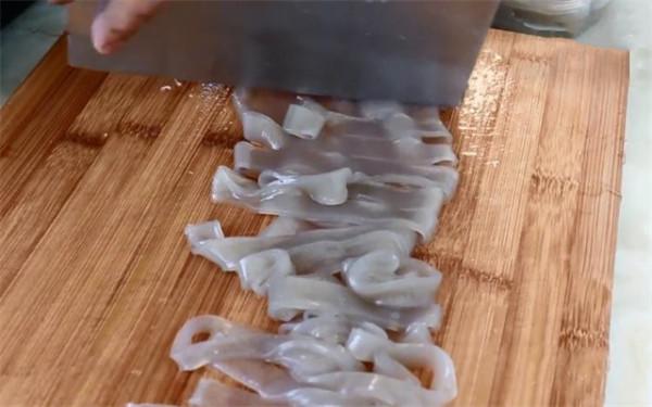 教你在家輕鬆做粉皮，軟軟滑滑，勁柔爽口，比涼皮還好吃