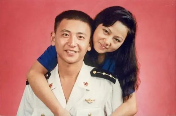 &OpenCurlyDoubleQuote;海空衛士&rdquo;王偉犧牲20週年後，遺孀拒絕改嫁，兒子今成海軍軍官