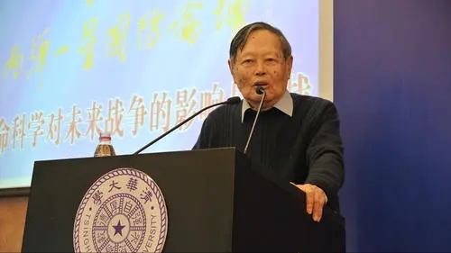 楊振寧95歲才改回中國籍，只為回來養老？先看看他的貢獻有多大吧