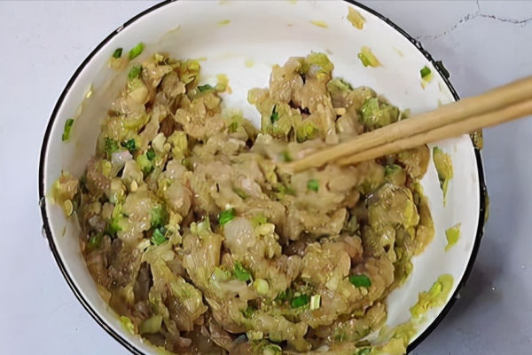 減肥也要過冬至吃餃子，做這個餡，比豬肉熱量低，比韭菜鮮，解饞