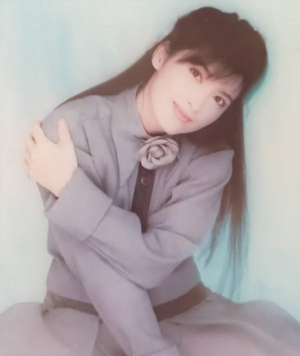 一組周慧敏的老照片曝光，一定有你沒見過的