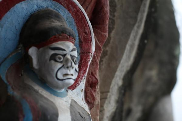 蕭易：川渝石窟背後那些人的故事，更令人著迷