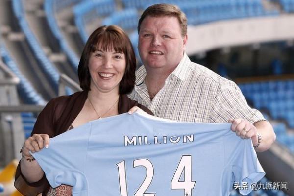 英國夫婦中1億元大獎，保密十年後給30名親朋好友發支票送錢