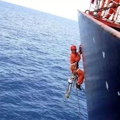 圖方便，不穿救生衣舷外作業丟了性命