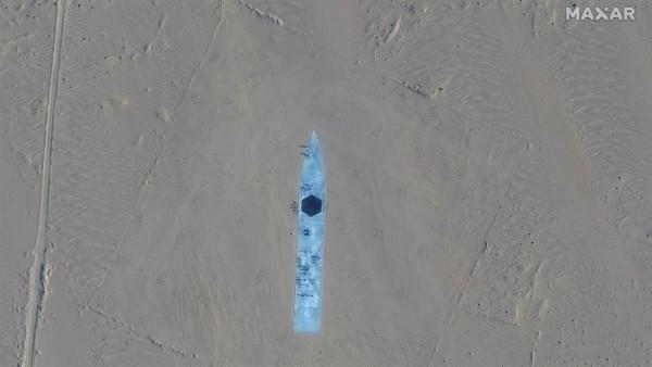 中國發展水下戰力，有攻有防！美國航母標靶現身新疆沙漠