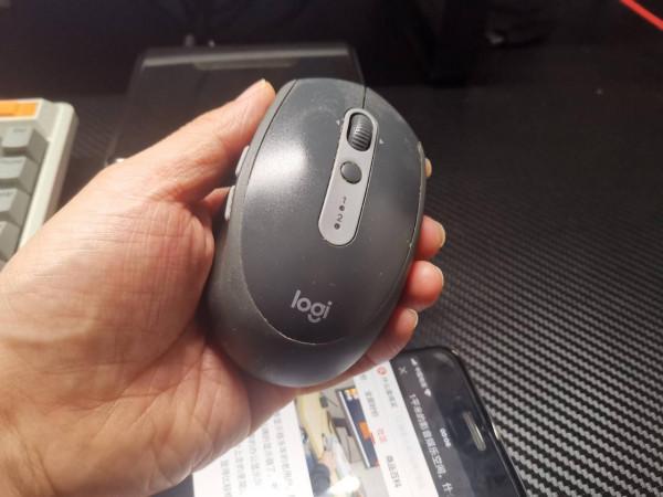 成年人的快樂屋，一桌一椅三兩平足以，新年煥新裝，簡約實用桌面