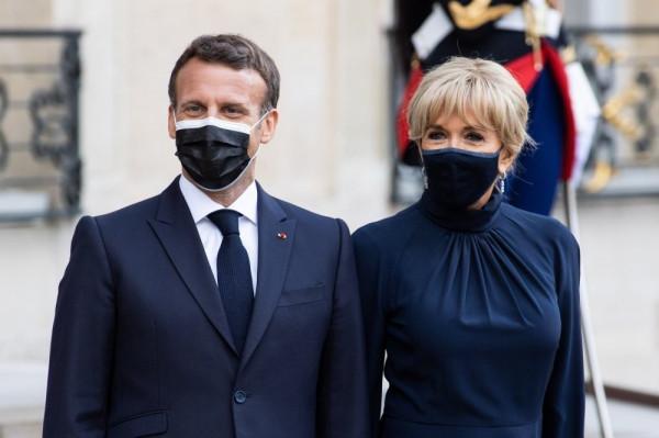 14年前馬克龍結婚,布麗吉特牽著孫女的手嫁給他,真愛和年齡無關 14年前馬克龍結婚,布麗吉特牽著孫女的手嫁給他,真愛和年齡無關