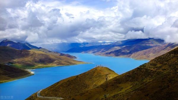 山水交融，意境悠長，閱之心曠神怡