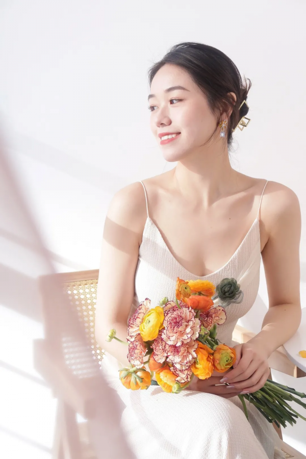 楊冪新造型好美，不愧是過年穿搭天花板