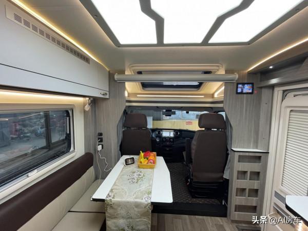 實拍羅曼特斯高配版智慧房車,高顏值+全鋁車身,動力強帶1千鋰電 實拍羅曼特斯高配版智慧房車,高顏值+全鋁車身,動力強帶1千鋰電