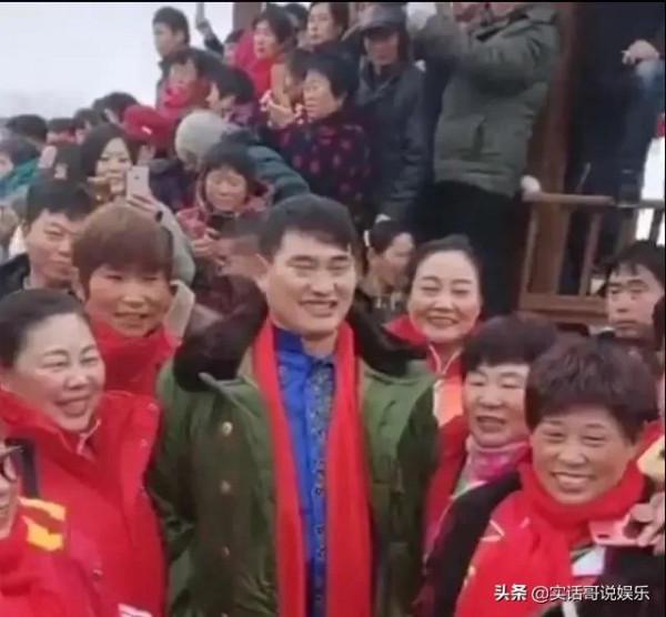 大衣哥家事煩心，和音樂才子高安共唱正能量歌曲《歡迎來山東》