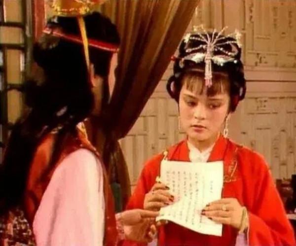 他因為長得醜，飾演了87版《紅樓夢》的賈環，今成斯文儒雅萌大叔