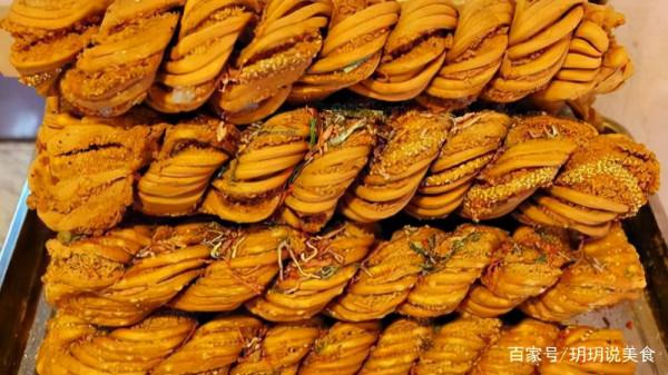 天津大叔賣非遺美食，15元一盒明星專程過來吃，食客一次買一鍋