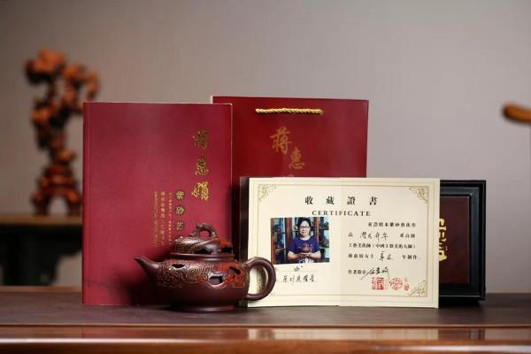 「潛龍昇華」泥料：家藏原礦底槽清 . 480cc 作者：蔣惠娟