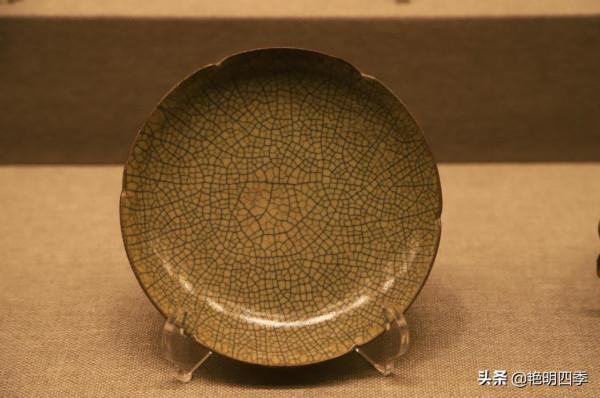 走故宮西路，先看那燦若星河的各代瓷器，彷彿踏入流淌的歷史長河