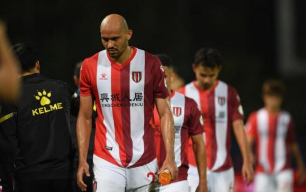 一場失利讓衝超熱門清醒,四隊競爭越發激烈,中甲越來越有看頭了 一場失利讓衝超熱門清醒,四隊競爭越發激烈,中甲越來越有看頭了