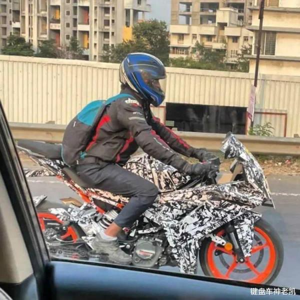 KTM入門小跑車也要換臉,RC125/RC200路試諜照曝光 KTM入門小跑車也要換臉,RC125/RC200路試諜照曝光