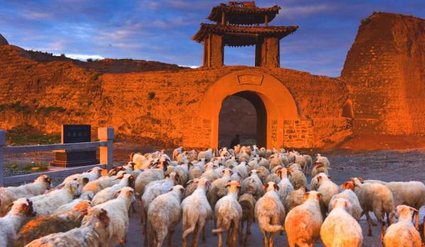 古城幾度夕陽紅 古城幾度夕陽紅