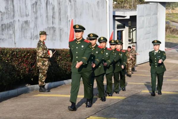 熄燈號丨下次回家，我一定穿軍裝