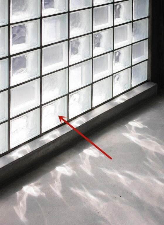 封陽臺用玻璃磚,全小區頭一家,整棟樓屬我家陽臺光線最好 封陽臺用玻璃磚,全小區頭一家,整棟樓屬我家陽臺光線最好