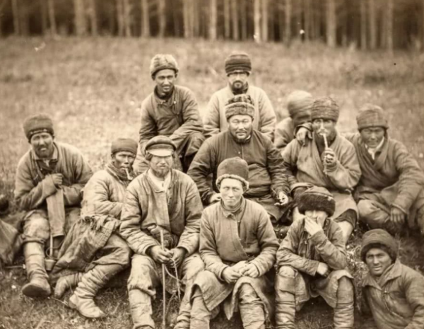 他一生三次含冤入獄，流放西伯利亞十多年，異國生死戀成傳奇