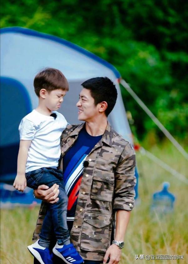 霍思燕的育兒大法：圈養女兒，放養兒子，嗯哼成了別人家的小孩