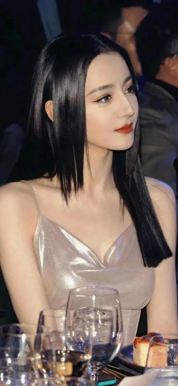 迪麗熱巴桌布(2) 迪麗熱巴桌布(2)