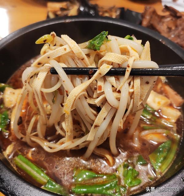 在米線店被鴨子圈粉了,鴨血粉絲和麻辣鴨貨都比米線有特色的 在米線店被鴨子圈粉了,鴨血粉絲和麻辣鴨貨都比米線有特色的