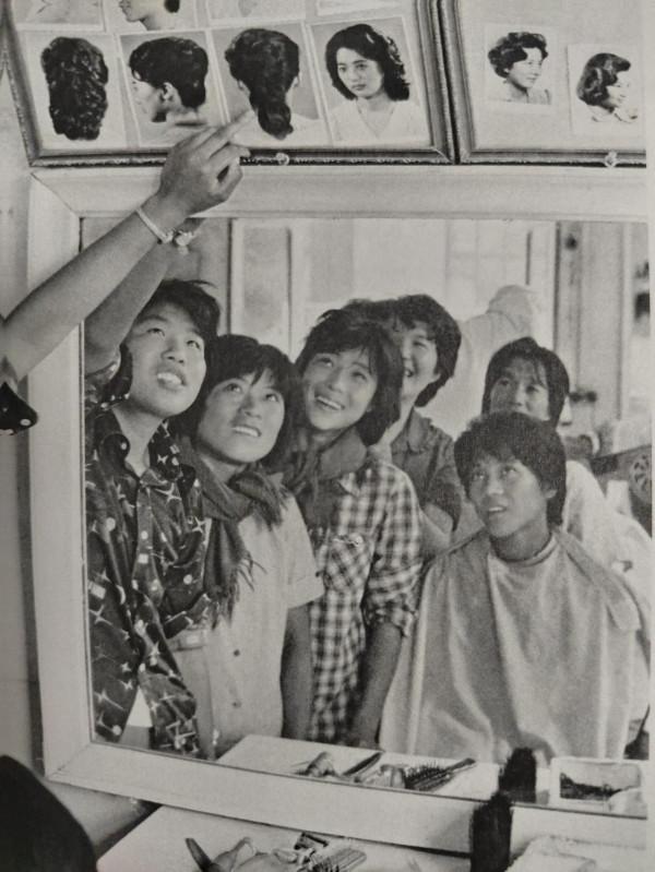 當年用高壓鍋燙頭的拉薩青年,也是明白“頭等大事”的 當年用高壓鍋燙頭的拉薩青年,也是明白“頭等大事”的