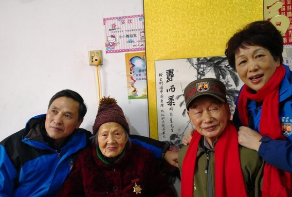 分別73年後，女兵終於見到丈夫照片，一眼認出哭得像個小孩