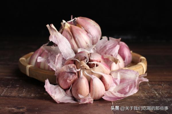 為何大蒜放在超市不發芽,買回家沒幾天就發芽?原來門道多著呢 為何大蒜放在超市不發芽,買回家沒幾天就發芽?原來門道多著呢