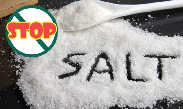 醃魚不用鹽，蒸魚不用碟！這樣做，魚肉沒有一點腥味