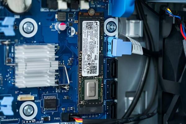 外星人AURORA R12桌上型電腦評測：仍然提供最好的遊戲體驗