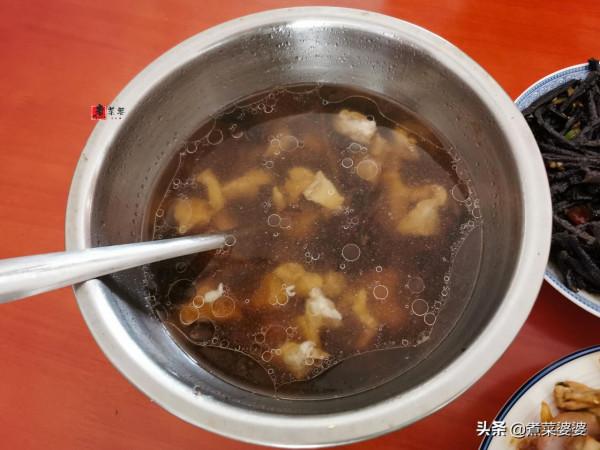 雲南媳婦給老媽做的生日餐，3菜2湯特別香，老媽看完卻嫌太寒酸