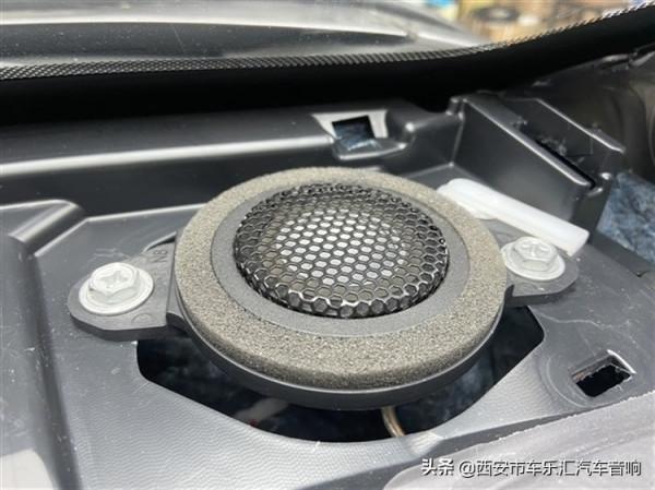 豐田亞洲龍音響改裝史泰格SE650C兩分頻 整套系統無損安裝,效果佳 豐田亞洲龍音響改裝史泰格SE650C兩分頻 整套系統無損安裝,效果佳