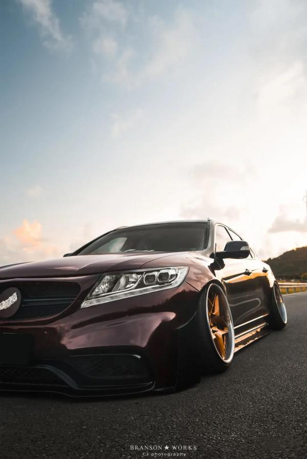 明明長著一張賓士C63的前臉,還說自己是一輛本田? 明明長著一張賓士C63的前臉,還說自己是一輛本田?