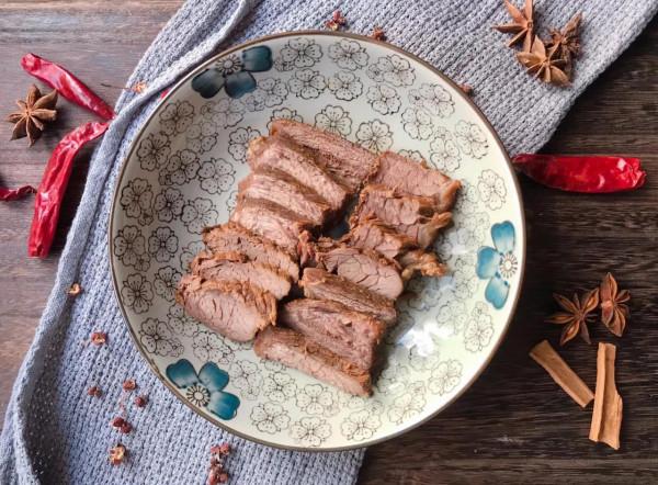 今日大雪多吃這肉，補鐵補血，簡單一滷，鹹香入味，一斤都吃不夠