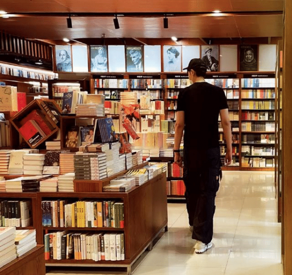 超185cm的男星現實中長啥樣？彭冠英腿太長，龔俊又高又瘦