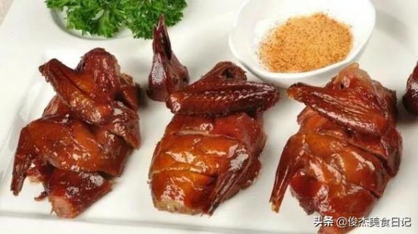 酒店裡邊的脆皮乳鴿其實很簡單,掌握方法你也是大廚 酒店裡邊的脆皮乳鴿其實很簡單,掌握方法你也是大廚