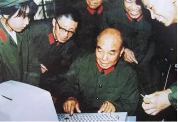 1981年，74歲的蕭克回鄉來到蕭亮家，蕭克感嘆：蕭家只剩我一人了