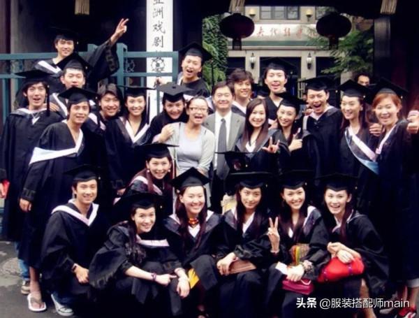 戲裡她是農婦王秀娥，戲外在中戲當老師，教出的學生都是演技派