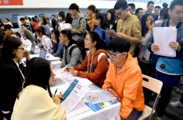 985畢業生掃大街,211畢業生送快遞,還有3類學生正被社會淘汰 985畢業生掃大街,211畢業生送快遞,還有3類學生正被社會淘汰