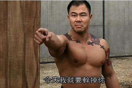 原來樊少皇的父親也參演了《力王》，演了一個反派，結局很慘