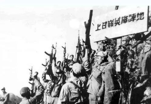 1951年彭德懷不顧警衛勸阻,強闖毛主席臥室:“我有急事彙報!” 1951年彭德懷不顧警衛勸阻,強闖毛主席臥室:“我有急事彙報!”