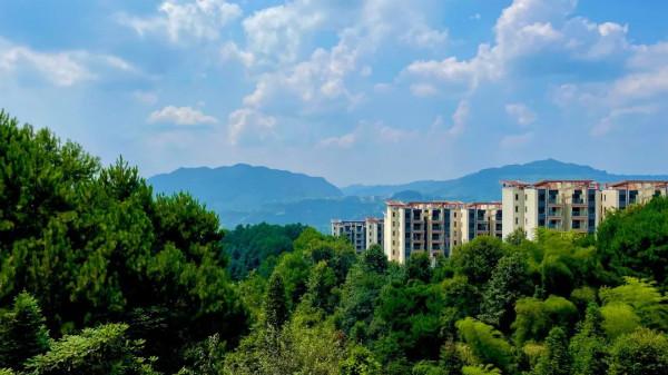 冬日暖陽,迴歸北緯29°康旅小鎮,吃刨豬湯、烤全羊逛大集辦年貨 冬日暖陽,迴歸北緯29°康旅小鎮,吃刨豬湯、烤全羊逛大集辦年貨