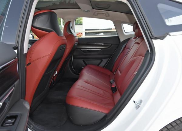 軸距近3米造型帥氣,最快4.3秒破百,不燒油也能跑很遠,小鵬P7 軸距近3米造型帥氣,最快4.3秒破百,不燒油也能跑很遠,小鵬P7