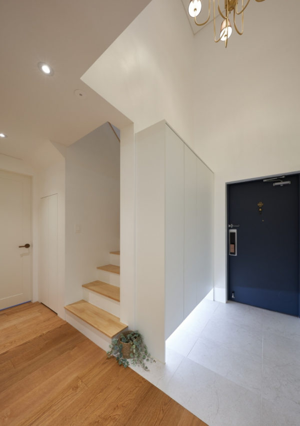 206㎡頂復買得比別墅值，雖然沒有花園但露臺改成茶室，一樣愜意