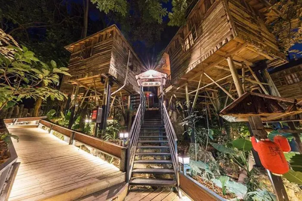 趣旗自駕線路分享：歡聚小年，共剪窗花，泡樹上溫泉，住樹上木屋